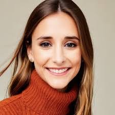 Erin Kahn's Instagram, Twitter & Facebook