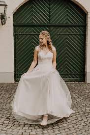 Unsere second hand brautkleider sind alle gereinigt in bestem zustand. Hochzeitsmode Second Hand Hochzeitskleider Braut Shop Perfect Day