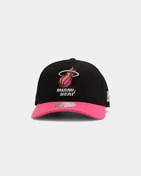 Mitchell Ness Miami Heat Chin It Pro Crown Snapback Black Crown Snapback Snapback Mitchell Ness