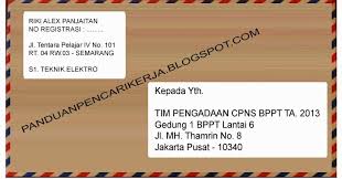 Untuk alamat tujuan surat letaknya tepat di bawah hal, kalian bisa melihat contohnya seperti gambar diatas, untuk penulisan alamat tujuan surat sesuai standar pedoman umum ejaan bahasa indonesia yang baik dan benar atau puebi, contohnya dibawah ini Contoh Format Penulisan Alamat Surat Lamaran Kerja