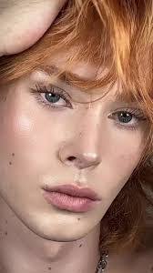 Eli Lynn's Instagram, Twitter & Facebook