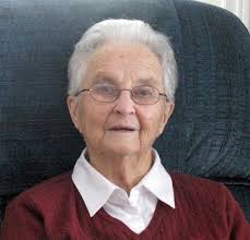 Clarissa Cooke's Instagram, Twitter & Facebook