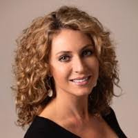 Kelly Hunsaker's Instagram, Twitter & Facebook