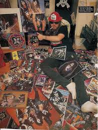 Nicke andersson's gear and equipment including the gibson explorer electric guitar and gibson flying v electric guitar. Pin On Msc