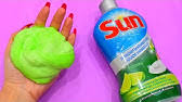 Dans un bol, mélanger le shampooing, la fécule de maïs et quelques gouttes de colorant alimentaire. Slime Sans Colle Avec Du Savon Pour Les Mains Slime Without Glue Youtube