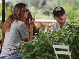 Pare che il futuro papà abbia annunciato ai colleghi la lieta novella… Belen Rodriguez Furibonda Al Bar Con Il Fidanzato Antonino Spinalbese Chiama I Carabinieri Il Giornale D Italia