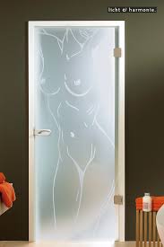 Lucy Eine Hommage An Den Korperkult Hier Anspruchsvoll Unverhullt An Die Feminine Schonheit Door Glass Design Glass Doors Interior Etched Glass Door