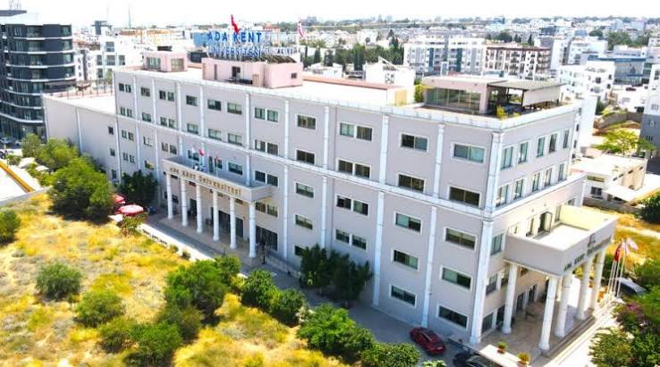 Ada Kent Üniversitesi – Ada Kent Üniversitesi'nde olmak bir ayrıcalıktır! Ada  Kent Üniversitesi'nin eğitimde sunduğu öncü ve yenilikçi imkanlar ile  hayallerinizi yakalayın…