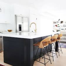 White cabinets with black handles match the luminous lines of black quartz kitchen countertop and black backsplash. Best Two Toned Kitchen Cabinet Ideas