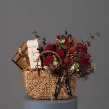 Buy flower bouquets with chocolates online from ferns n petals. Celebration Hamper With Flowers Moet And Chocolates Gift Boxes Decoration Festive Flowers Chocolate Gifts Basket