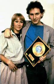 År 1985 var han tillsammans med. Agnetha Faltskog Tomas Ledin