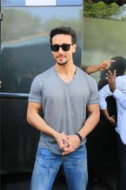 Tiger Shroff Ananya Pandey Tara Sutaria Promote Students Of The Year 2 On The Sets Of Super Dancer Tiger Shroff Indian Bollywood Actors Famous Indian Actors