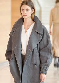 Christophe Lemaire Fall Winter 2014 15 Women S Presentation At La Maison De La Radio Paris Fashion Fashion Degrees Smart Casual Wear