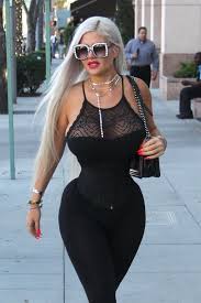 Februar ihre erste tochter zur welt gebracht. German Star Sophia Vegas Flaunts World S Tiniest Waist In Black Mesh Bodice After Having Ribs Removed