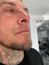 Some one have this tweezer in titanium. If yes please contact me 03227550568