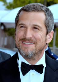 Quatre amis décident de mettre en pratique la théorie d'un psychologue norvégien selon laquelle l'homme aurait dès la naissance un déficit. Guillaume Canet Wikipedia
