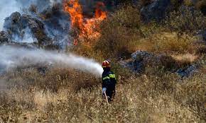 12:03 γαλλια ο μακρόν ανέβασε βίντεο που πίνει καφέ για να γιορτάσει το άνοιγμα της εστίασης. Fwtia Twra Ston Aspropyrgo Konta Se Spitia Oi Floges Newsbomb Eidhseis News