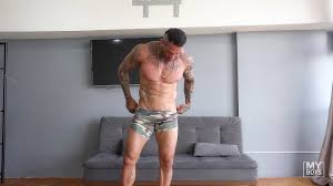 Levy van wilgen - Monstercockland