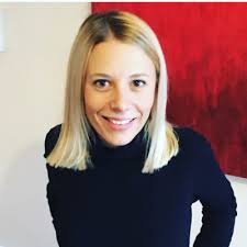 Se tenir au sommet d'une montagne me rappelle les défis auxquels mes…