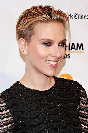 Es sollte nicht unbedingt ein monotones sein. Scarlett Johansson Wo Sind Deine Haare Woman At