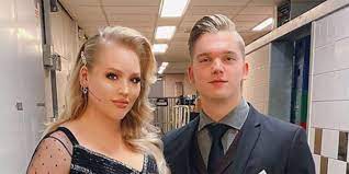 We went on a few dates, just him. Video Verloofde Nikkietutorials Doet Haar Make Up En Het Is Hilarisch