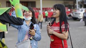Simple past tense adalah kalimat dalam bahasa inggris yang sering digunakan dalam percakapan. Live Family 100 Indonesia Eps 36 Youtube
