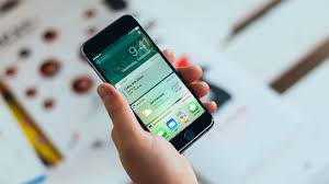 Intanto la prima cosa che dovevi fare era spegnerlo forzatamente usando i 2 tasti. Schermo Iphone Si Accende Da Solo Perche Iphone Manager