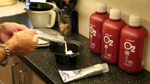 Use a nonmetallic bowl for mixing your ion hair color and ion developer. How To Mix Two Colors In At Home Hair Dyes Hair Styling For Everyone Youtube