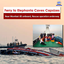 boat en route to the Elephanta Caves ...