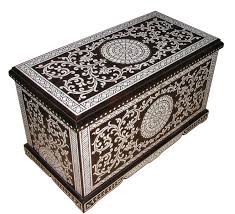 Sedefli Sandiklar Sedef Islemeli Ceyiz Sandiklari Osmanli Saray Sedef Islemeli Ceyiz Sandigi Stencil Furniture Moroccan Furniture Oriental Furniture