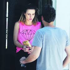 El ser el líder de tan biónica y el haber conquistado el corazón de una de las actrices más lindas de la argentina, celeste cid. Celeste Cid Novia Rockera