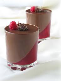 Chocolate Raspberry Cream Not In English But I Am Assuming That Using Gelatine Make Raspberry Layer Recette Dessert Fraise Gateaux Et Desserts Patisserie