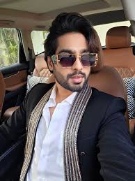 A selfi wth awtar with awatar cast... . . . #everyone #myselfie #awatar  #instagrampost #trending