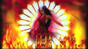 Découvrez la boutique officielle de la cathédrale. Belle Notre Dame De Paris Comedie Musicale Scene Spectacle Youtube