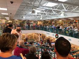 Brian Kilmeade On Twitter Amazing Crowd In Verobeach I M Here Signing Until 1 30 So Come On Down To The Vero Beach Book Center