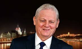 Tarlós úgy látja, karácsony levegőnek nézi puzsért, és azt tartja, ő sokkal erősebb nála. Egy Duna Alatti Alagutrol Is Beszelt Tarlos Istvan Fopolgarmester Budapestkornyeke Hu