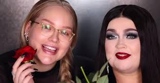 Beauty youtuber nikkie de jager, known online as nikkietutorials, has come out as transgender in an emotional clip, revealing she's received blackmailing threats about her identity. Nikkietutorials Mom Is The Kind Of Parent Everyone Would Wish For