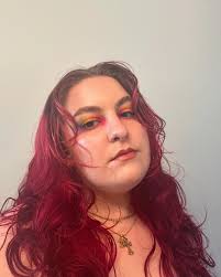 trying not to drop my kindle in the hot tub🫠