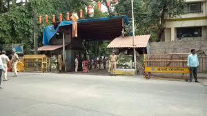 3 7 he did his schooling from balmohan vidyamandir and graduated from sir j.j. Maharashtra Cm Uddhav Thackeray S Convoy Leaving From Matoshree Youtube