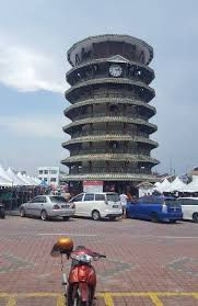Kegiatan ekonomi utama di sini ialah penanaman kelapa sawit. Menara Condong Teluk Intan Tempat Menarik Di Perak Teluk Intan Pangkor Island Taiping