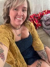 Hallie Barton's Instagram, Twitter & Facebook