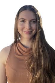 Danielle Raynor's Instagram, Twitter & Facebook