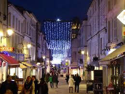 Pour les organisateurs des marchés de noël : Le Marche De Noel De Saintes Les Noels Blancs Aux Couleurs De La Russie