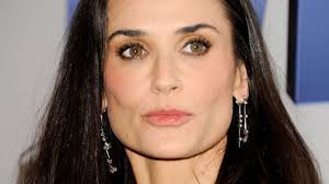Famous People With Heterochromia And Two Different Color Eyes Demi Moore Richest Celebrities Ashton Kutcher