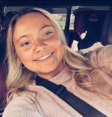 Abby Bragg's Instagram, Twitter & Facebook