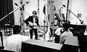For one thing, dylan initially regarded it as a sort of writing exercise that helped him purge his growing ambivalence about his increasingly surreal. Like A Rolling Stone Vielleicht Der Wichtigste Song Von Bob Dylan