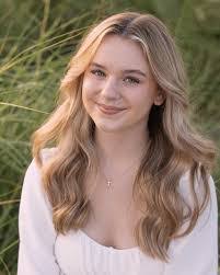 Nicole Hamel's Instagram, Twitter & Facebook