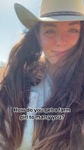 Kellie Swanson's Instagram, Twitter & Facebook