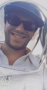 Buying a glass of juice and started a conversation with.an entrepreneur,not  knowing that Mr Vishneel was a former beekeeper from Labasa.He was really  helpful in sharing his past experience with handling bee's.Now