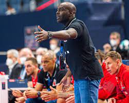 Le résultat de ce match entre nantes et veszprém kc est à suivre en live à partir de 20:45. Telekom Veszprem Hadert Nach Hinspielniederlage Gegen Nantes Trainer David Davis Das Viertelfinale Ist Noch Offen
